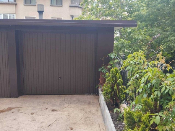 Дава се под наем Гараж / Паркомясто в Бургас, Лазур - 19 кв.м за 102 € - Снимка #1