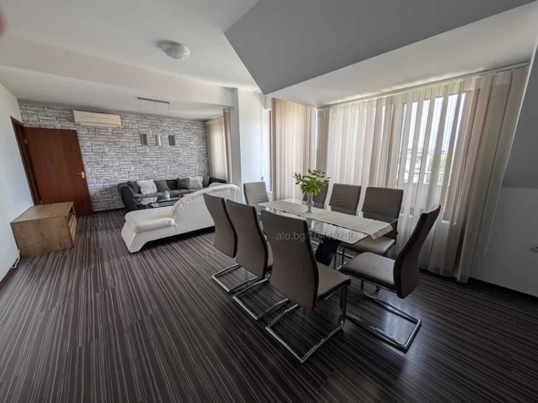 Дава се под наем Тристаен апартамент в Пловдив, Център - 90 кв.м за 612 € - Снимка #1