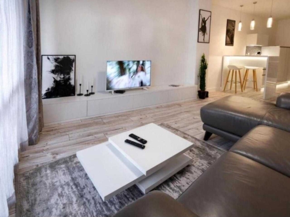 Двустаен апартамент в Пловдив, Център - 69 кв.м за 1220 €/кв.м - Снимка #1