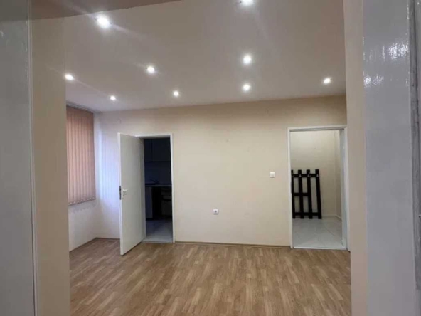 Двустаен апартамент в Пловдив, Изгрев - 50 кв.м за 1540 €/кв.м - Снимка #1