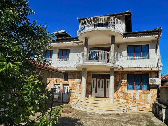 Къща в Лясковец - 496 кв.м за 505 €/кв.м - Снимка #1