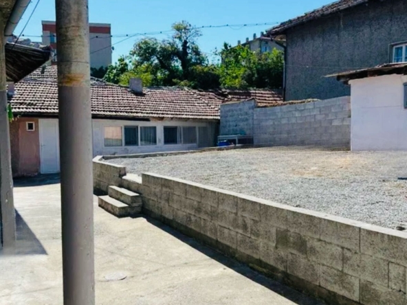 Къща в Омуртаг - 414 кв.м за 179 €/кв.м - Снимка #1