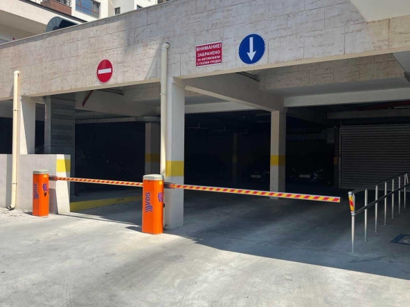 Дава се под наем Гараж / Паркомясто в Бургас, Славейков - 13 кв.м за 18000 € - Снимка #1