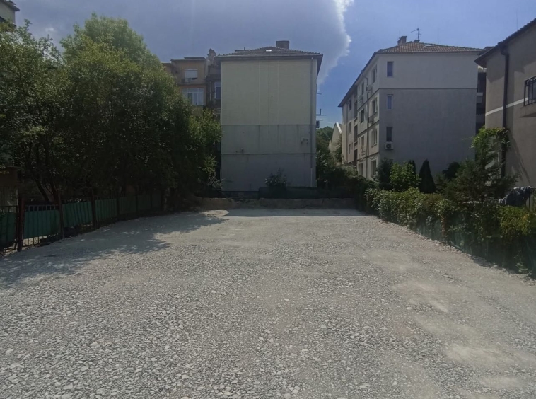 Дава се под наем Гараж / Паркомясто в София, Лозенец - 15 кв.м за 112.2 € - Снимка #1