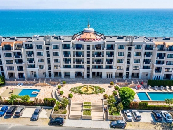 Тристаен апартамент в Поморие - 125 кв.м за 1599 €/кв.м - Снимка #1