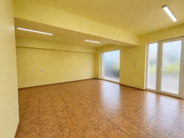 Дава се под наем Магазин в Шумен, Добруджански - 31 кв.м за 297.84 € - Снимка #1