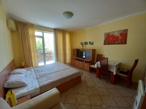 Дава се под наем Едностаен апартамент в к.к. Слънчев бряг - 40 кв.м за 25.5 € - Снимка #1