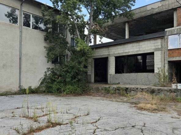 Промишлена сграда в Кюстендил, Върташево - 300 кв.м за 500 €/кв.м - Снимка #1