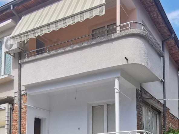 Дава се под наем Къща в Пловдив, Тракия - 100 кв.м за 357 € - Снимка #1