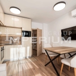 Дава се под наем Тристаен апартамент в к.к. Св.Св. Константин и Елена - 80 кв.м за 1326 € - Снимка #1