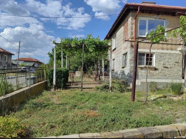 Къща в с. Бряст, Област Хасково - 192 кв.м за 239 €/кв.м - Снимка #1