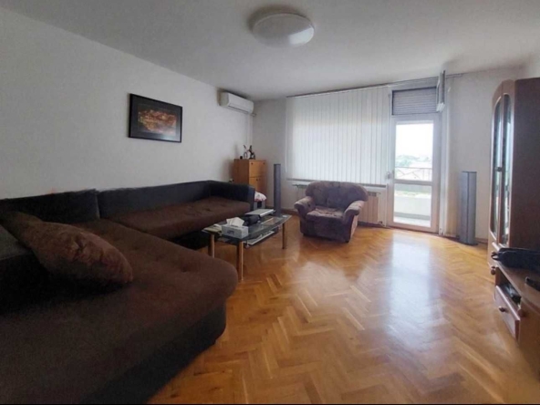 Четиристаен апартамент в Горна Оряховица - 110 кв.м за 1004 €/кв.м - Снимка #1