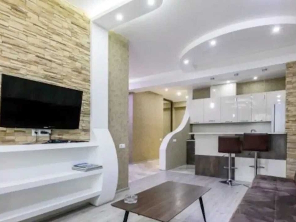 Дава се под наем Тристаен апартамент в Пловдив, Тракия - 87 кв.м за 255 € - Снимка #1