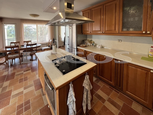 Четиристаен апартамент в Варна, Бриз - 190 кв.м за 2208 €/кв.м - Снимка #1