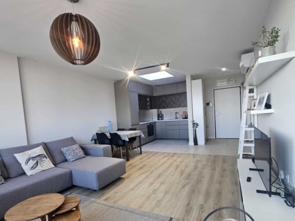 Дава се под наем Двустаен апартамент в Варна, Център - 65 кв.м за 797.64 € - Снимка #1