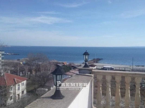 Двустаен апартамент в Поморие - 134 кв.м за 780 €/кв.м - Снимка #1