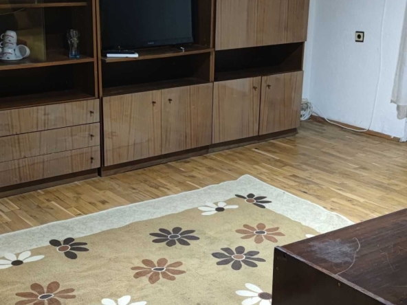 Дава се под наем Тристаен апартамент в Казанлък - 80 кв.м за 178.5 € - Снимка #1