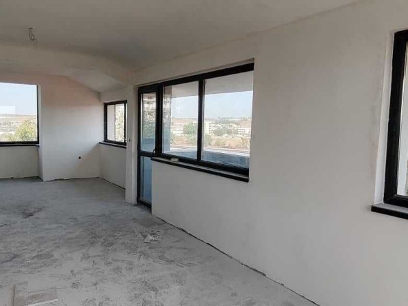 Тристаен апартамент в Хасково, Каменни - 97 кв.м за 485 €/кв.м - Снимка #1