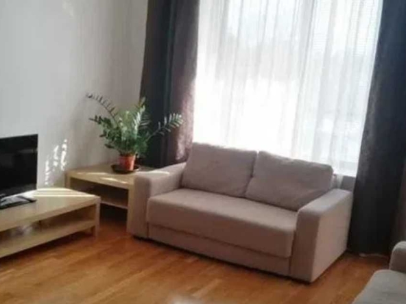 Дава се под наем Двустаен апартамент в Пловдив, Западен - 88 кв.м за 351.9 € - Снимка #1