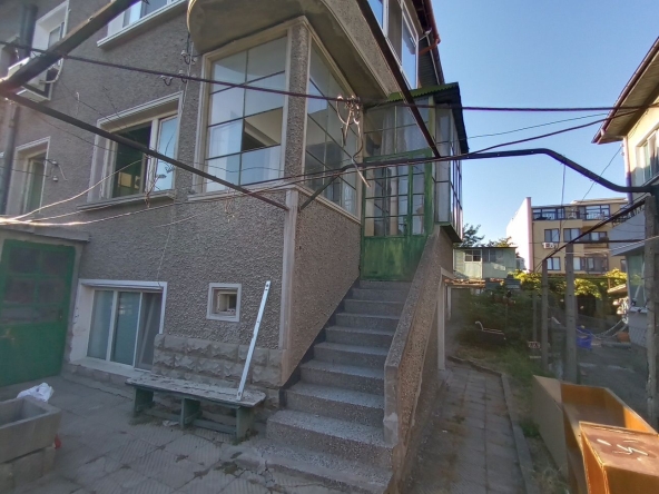 Етаж от къща в с. Мадара, Област Шумен - 81 кв.м за 857 €/кв.м - Снимка #1