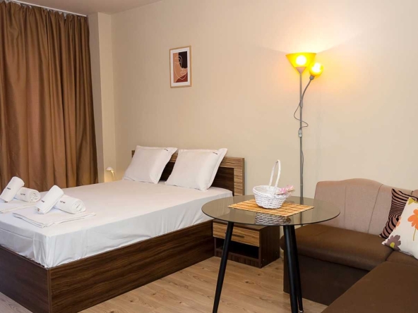 Дава се под наем Едностаен апартамент в к.к. Златни пясъци - 35 кв.м за 255 € - Снимка #1