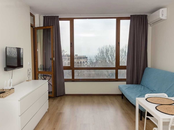 Дава се под наем Двустаен апартамент в к.к. Златни пясъци - 45 кв.м за 400 € - Снимка #1