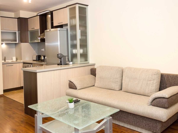 Дава се под наем Двустаен апартамент в Варна, Окръжна болница - 50 кв.м за 600 € - Снимка #1