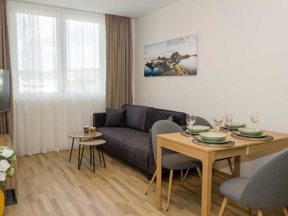 Дава се под наем Двустаен апартамент в Варна, Бриз - 60 кв.м за 612 € - Снимка #1