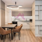 Дава се под наем Тристаен апартамент в Варна, ЖП Гара - 1023 кв.м за 1023 € - Снимка #1