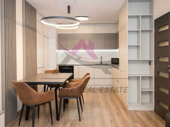 Дава се под наем Тристаен апартамент в Варна, ЖП Гара - 1023 кв.м за 1023 € - Снимка #1