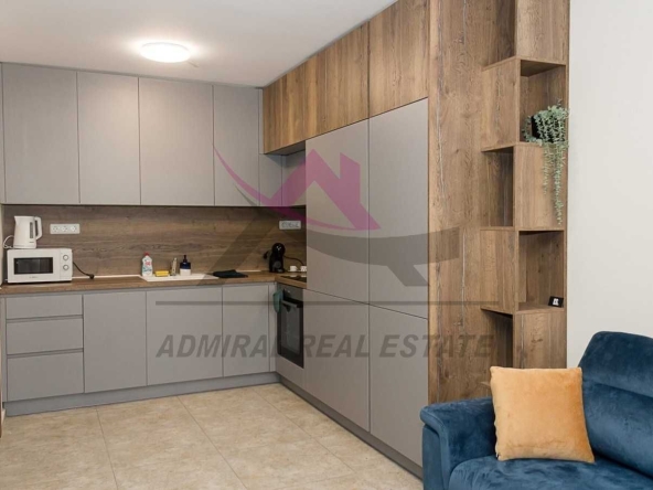 Дава се под наем Тристаен апартамент в Варна, Колхозен пазар - 80 кв.м за 715 € - Снимка #1