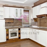 Дава се под наем Четиристаен апартамент в Варна, Бриз - 130 кв.м за 869 € - Снимка #1