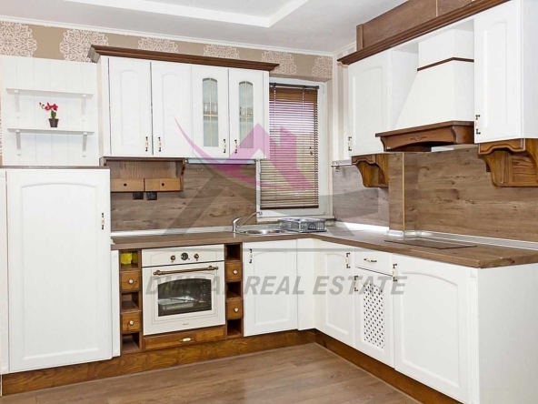 Дава се под наем Четиристаен апартамент в Варна, Бриз - 130 кв.м за 869 € - Снимка #1