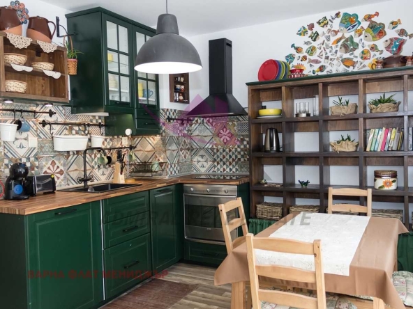 Дава се под наем Тристаен апартамент в Варна, ЖП Гара - 80 кв.м за 700 € - Снимка #1