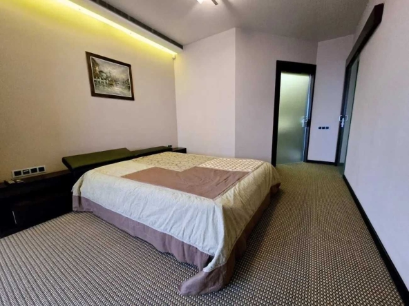 Дава се под наем Тристаен апартамент в София, Център - 100 кв.м за 509.49 € - Снимка #1