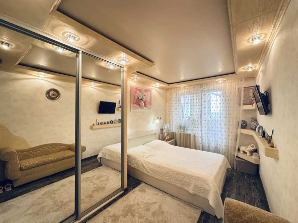 Дава се под наем Тристаен апартамент в София, Център - 90 кв.м за 612 € - Снимка #1