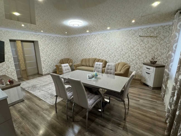 Дава се под наем Тристаен апартамент в София, Зона Б-18 - 100 кв.м за 612 € - Снимка #1
