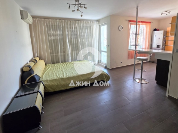 Тристаен апартамент в Несебър - 182 кв.м за 577 €/кв.м - Снимка #1