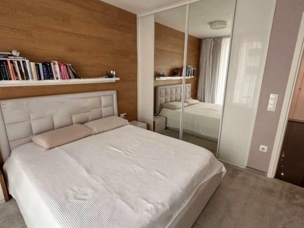 Дава се под наем Тристаен апартамент в София, Изгрев - 110 кв.м за 1350 € - Снимка #1