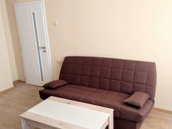 Дава се под наем Двустаен апартамент в Добрич, Център - 65 кв.м за 326.4 € - Снимка #1