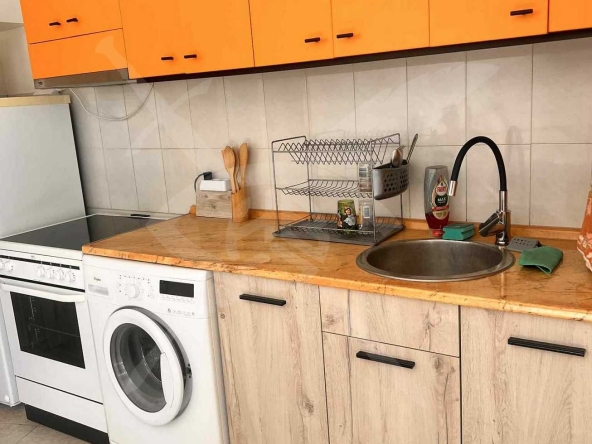 Дава се под наем Тристаен апартамент в Варна, Център - 90 кв.м за 558.45 € - Снимка #1