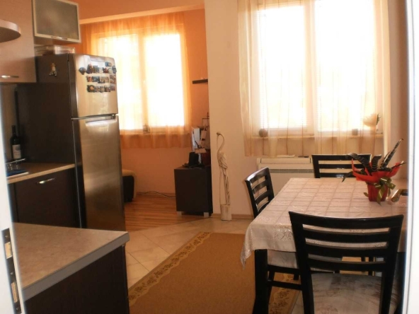 Дава се под наем Двустаен апартамент в Варна, Лятно кино Тракия - 56 кв.м за 331.5 € - Снимка #1