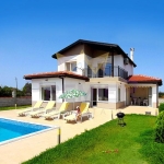 Къща в с. Топола, Област Добрич - 150 кв.м за 1800 €/кв.м - Снимка #1