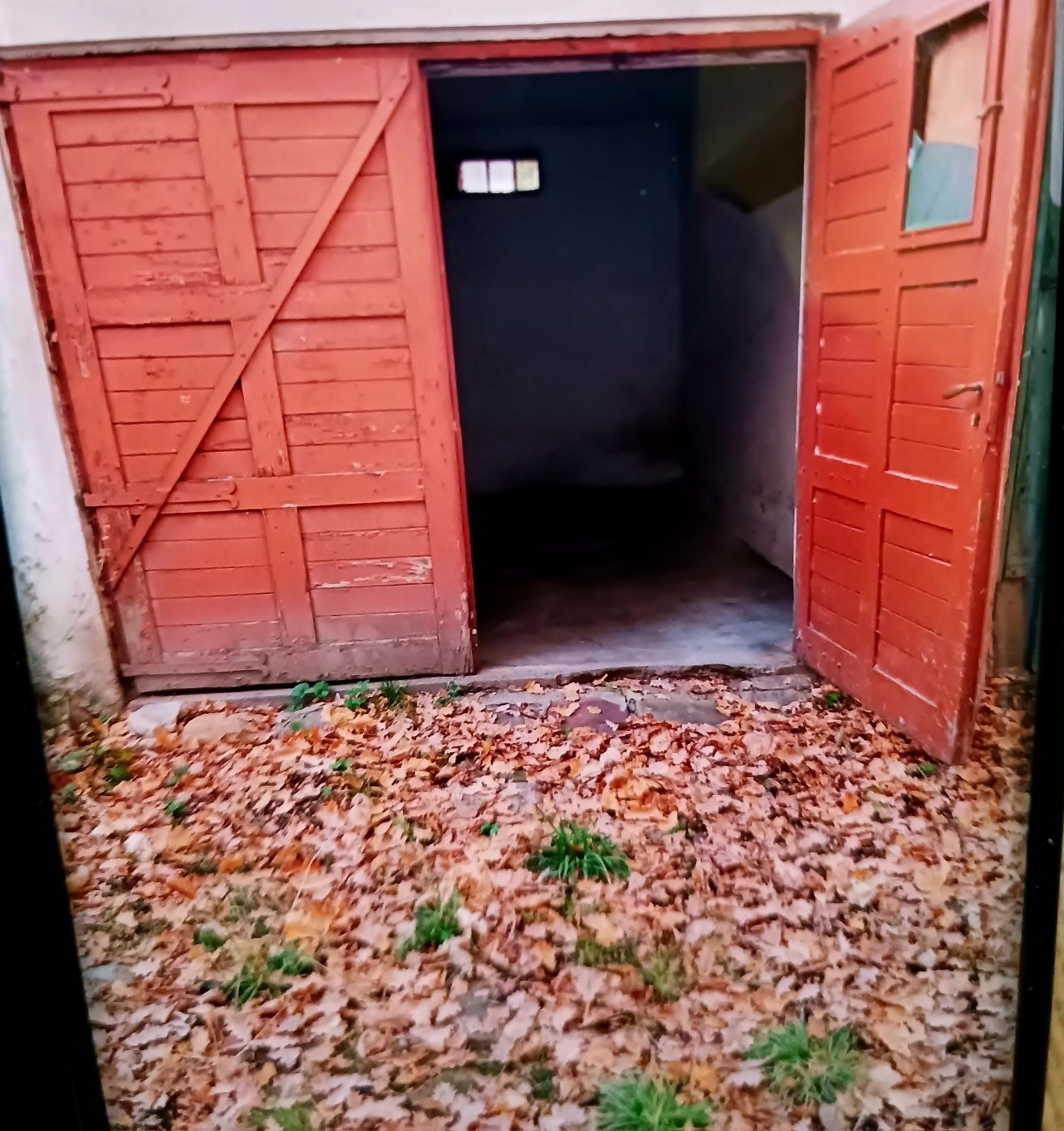 Дава се под наем Гараж / Паркомясто в София, Изток - 25 кв.м за 178.5 € - Снимка #1