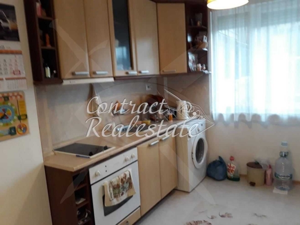 Дава се под наем Тристаен апартамент в Варна, Колхозен пазар - 80 кв.м за 459 € - Снимка #1