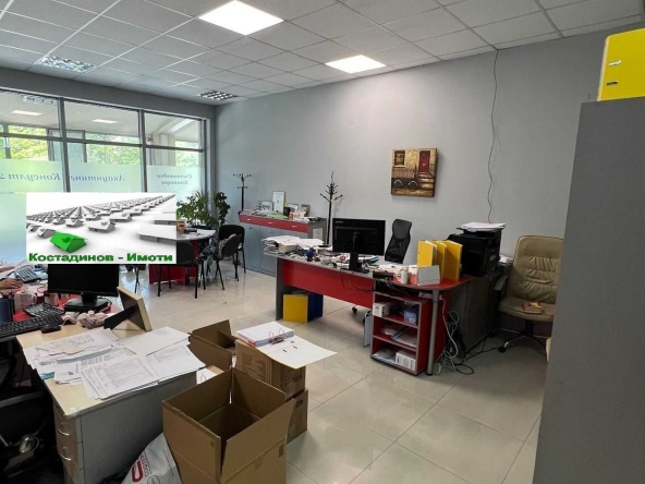 Дава се под наем Офис в Пловдив, Тракия - 64 кв.м за 438.6 € - Снимка #1