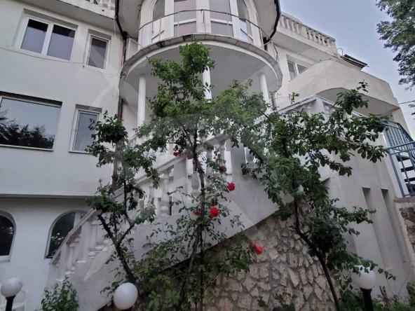 Къща в Варна, м-т Св. Никола - 640 кв.м за 1063 €/кв.м - Снимка #1