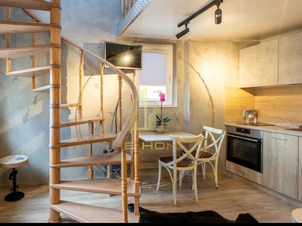 Дава се под наем Мезонет в Варна, Център - 40 кв.м за 398.82 € - Снимка #1