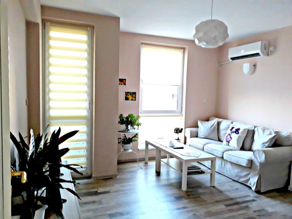 Дава се под наем Двустаен апартамент в Пазарджик, Център - 52 кв.м за 229.5 € - Снимка #1