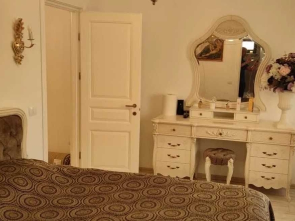 Дава се под наем Тристаен апартамент в Пловдив, Център - 80 кв.м за 239.7 € - Снимка #1